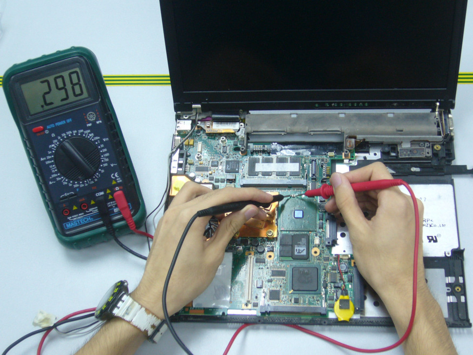 Fixit Technician Performing Laptop Repair